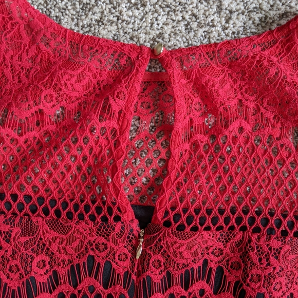 Women's Thalia Sodi red lace midi dress size large - Picture 4 of 5